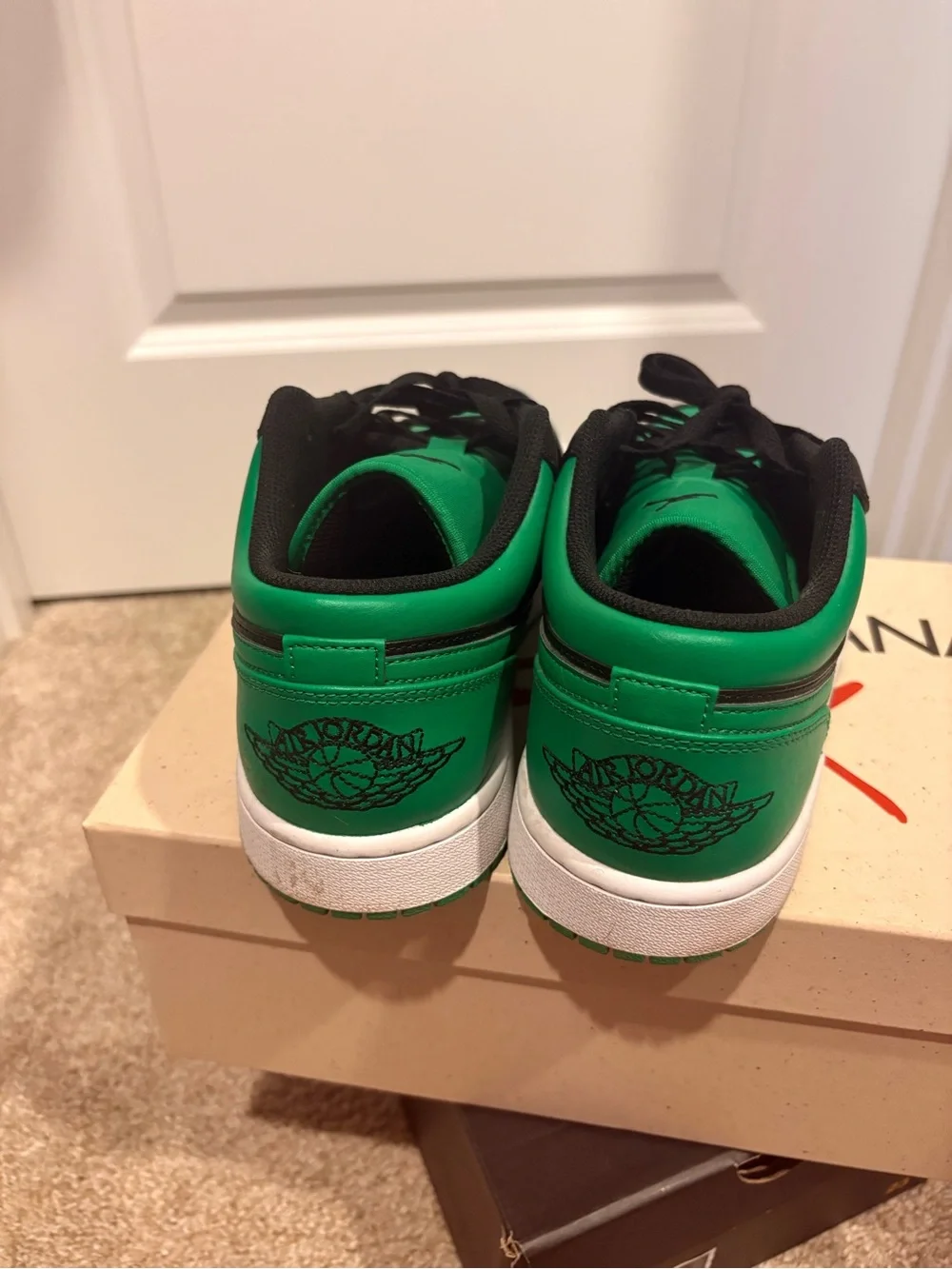 Men’s Jordan Lucky Green 1s